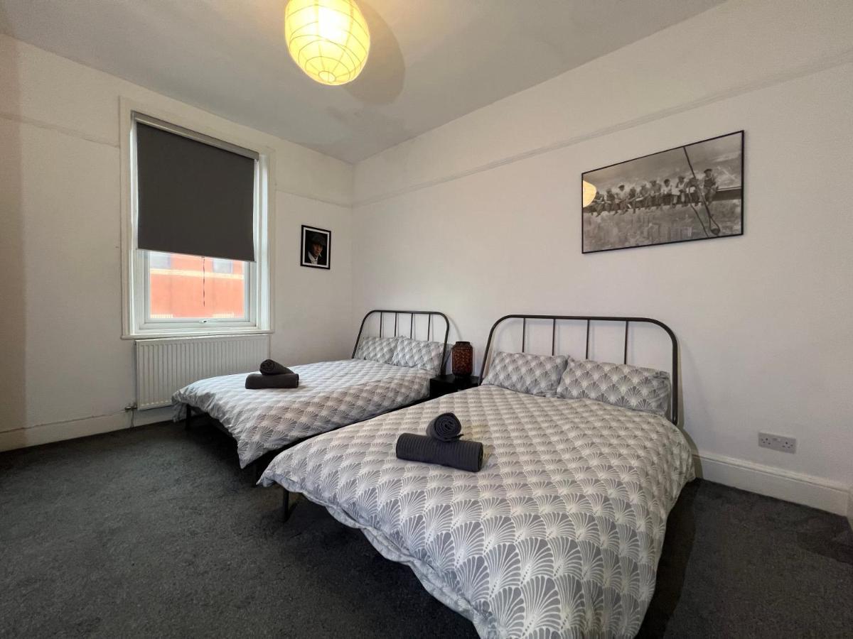 Peaky Blinders Apartment 5 Min Walk To Blackpool Tower Sleeps Up To 14 ภายนอก รูปภาพ